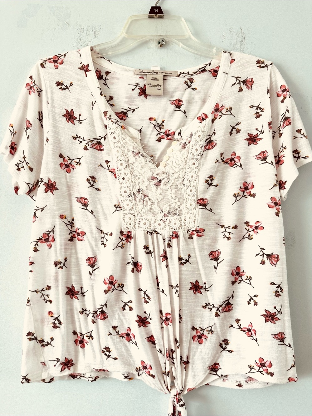 American Rag Cie Floral Lace Front Blouse in White & Pink Size Medium